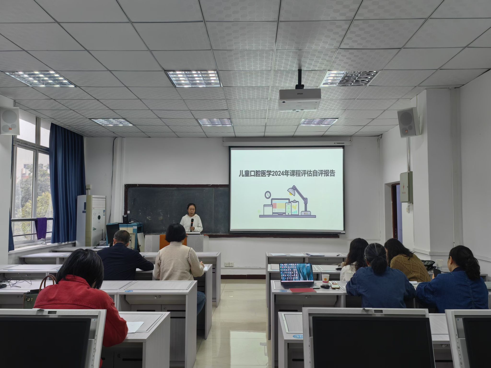 口腔医学院顺利开展课程评估工作