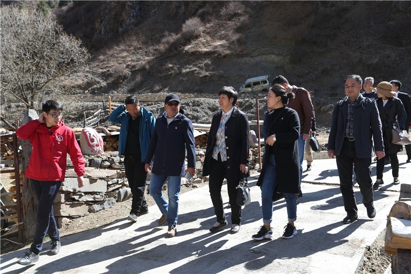 精准“把脉”、综合施策，凝聚打赢脱贫攻坚战的强大合力