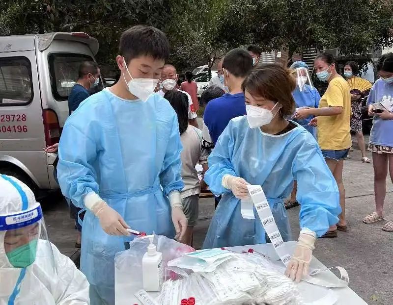 同心抗疫 共克时艰｜ 携手比肩 为“疫”而战