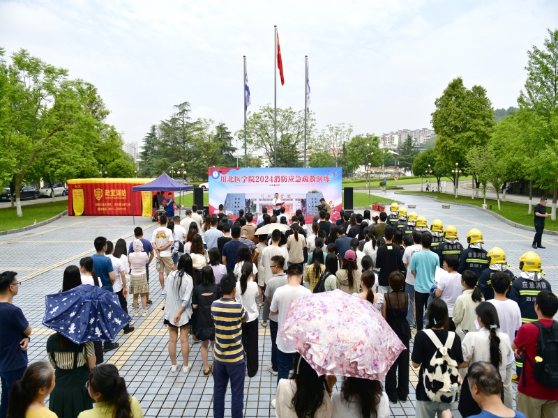 “人人讲安全，个个会应急”——学校开展消防应急疏散演练