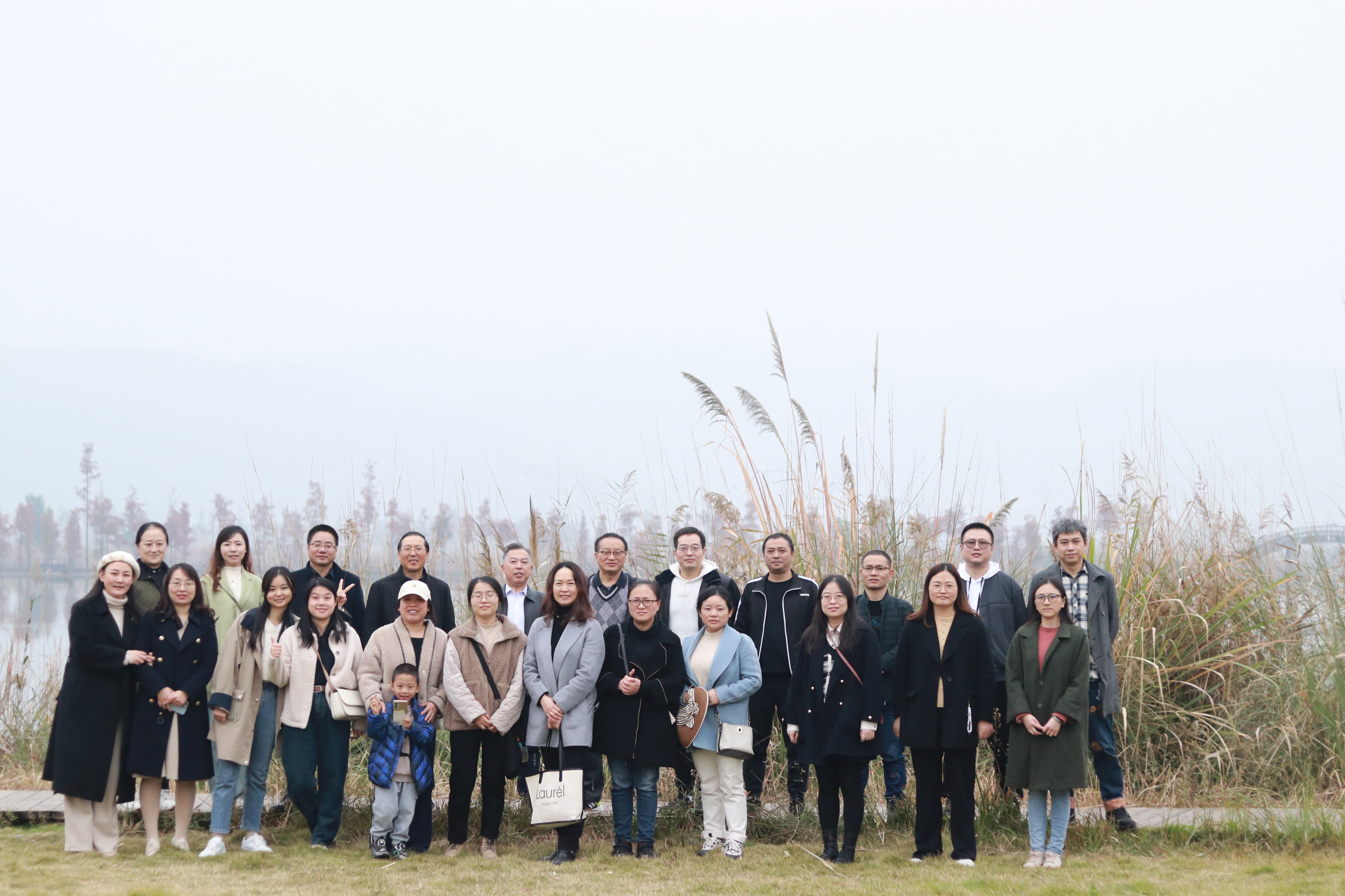 教辅工会赴凤仪湾湿地公园开展秋游活动