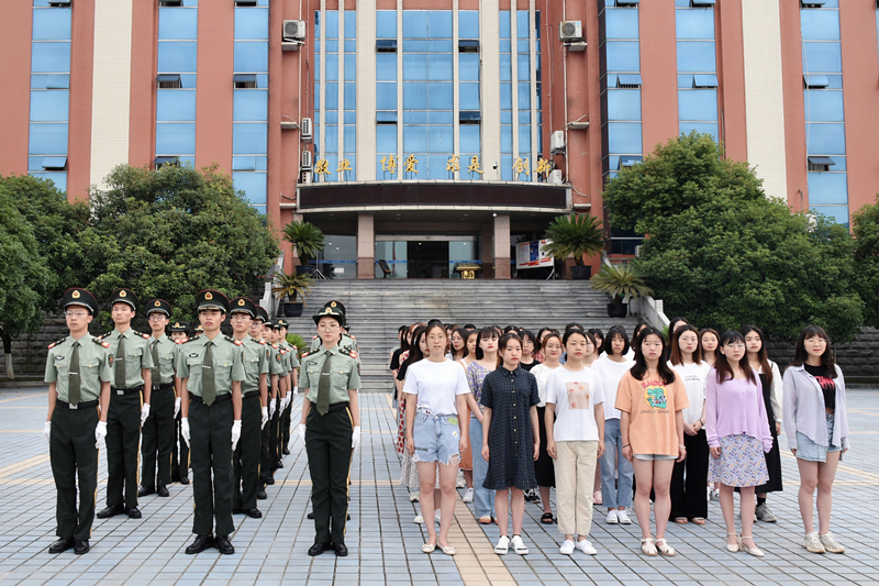 护理学院党总支开展“升国旗·感党恩·守初心”主题党日活动