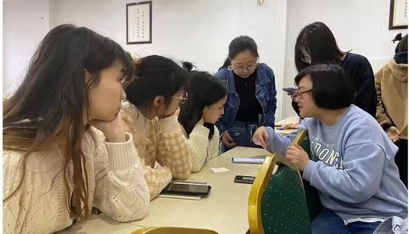 口腔医学系开展学生科创分享交流指导会