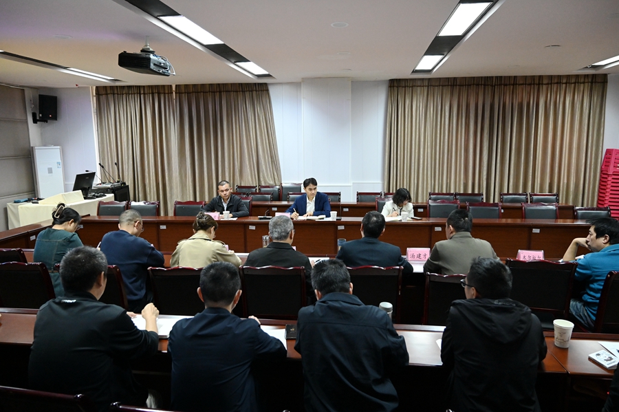 代荣阳调研指导学校重点工作