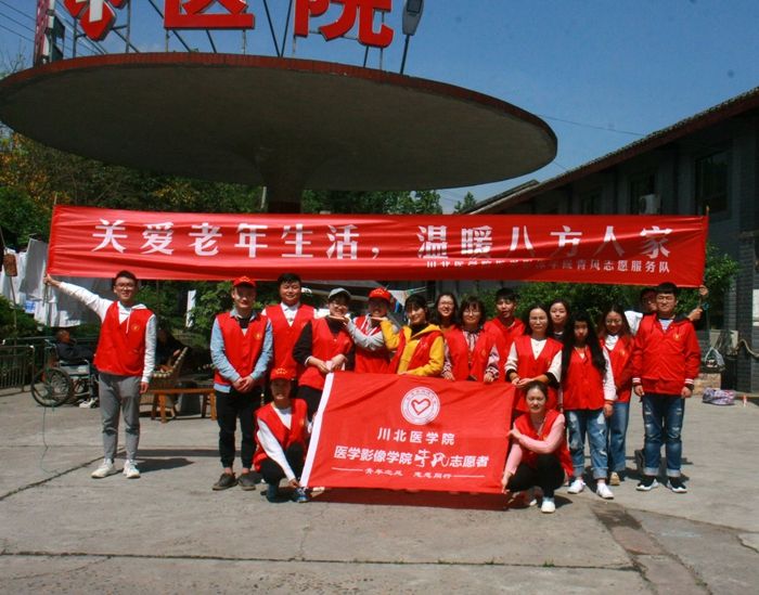 心随青风动，爱在夕阳红