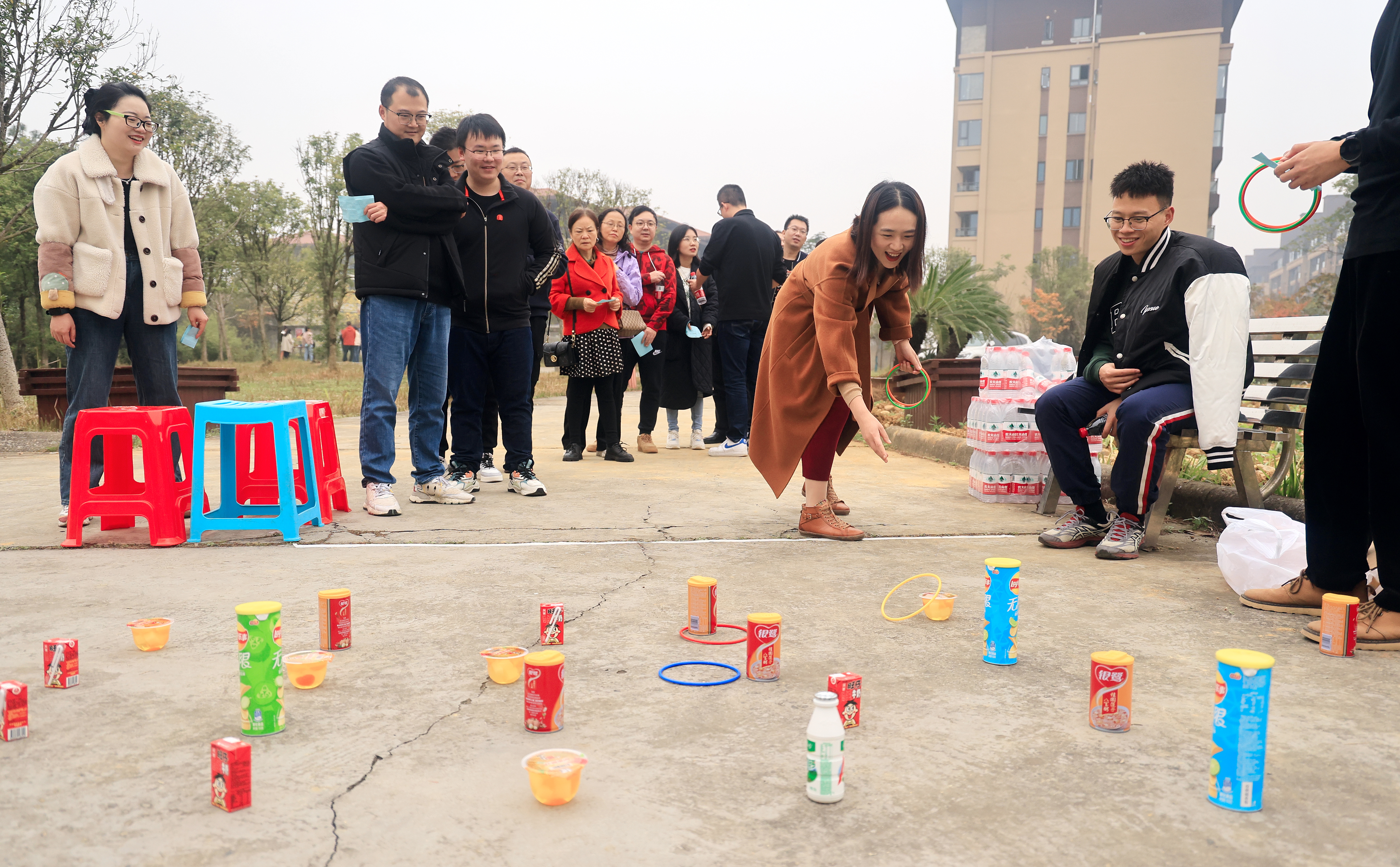 机关一、三工会开展“健步松林山 情暖川北医”活动