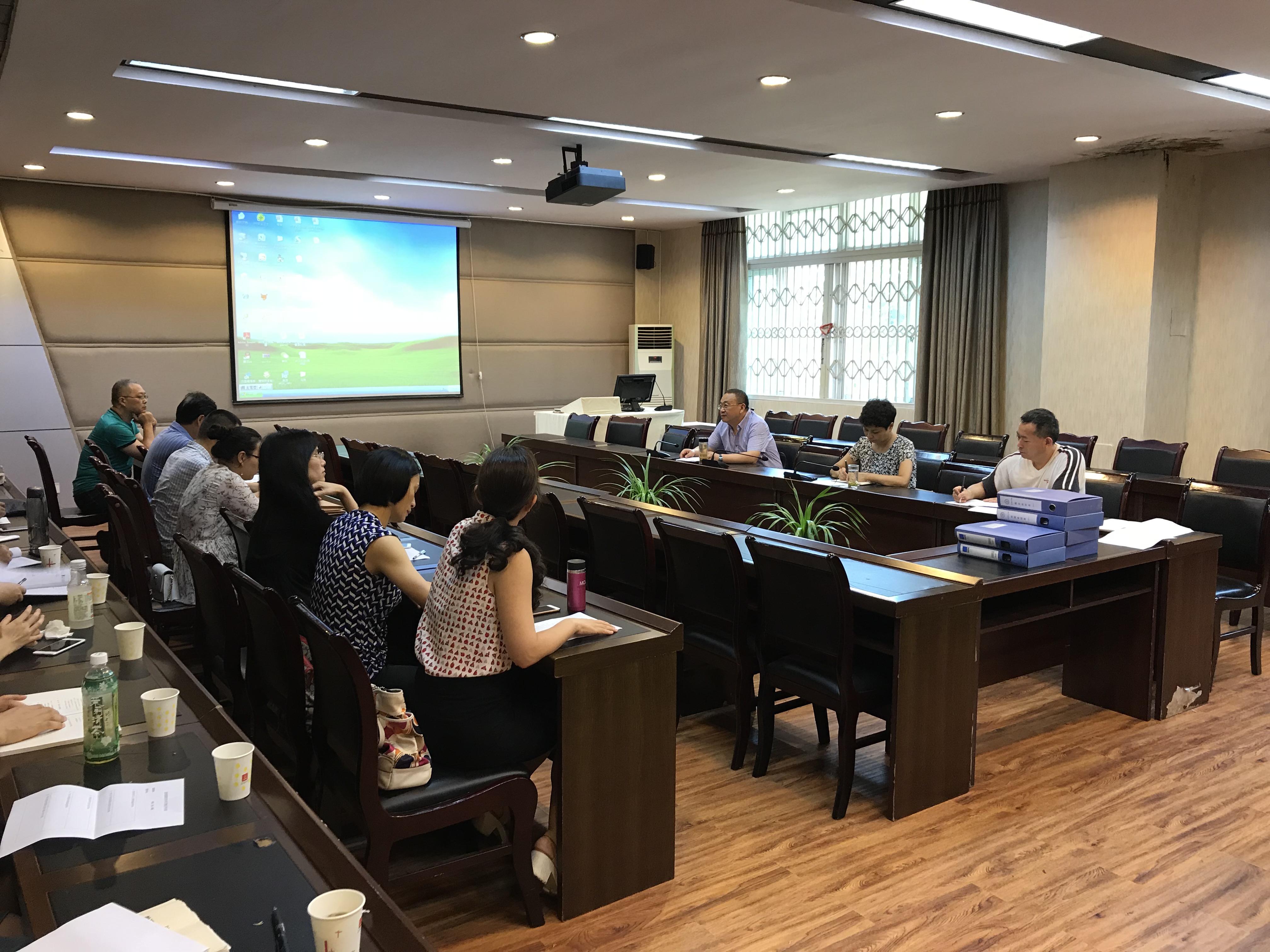 学校党委副书记朱燕萍、副院长张波检查马克思主义学院等临床医学专业认证工作