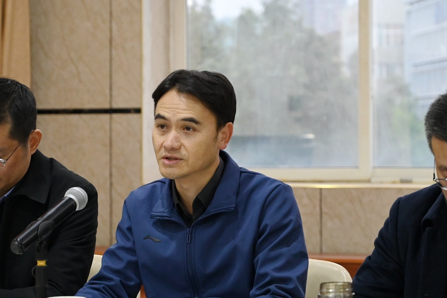 学校召开2024年校情通报暨离退休教职工交流座谈会