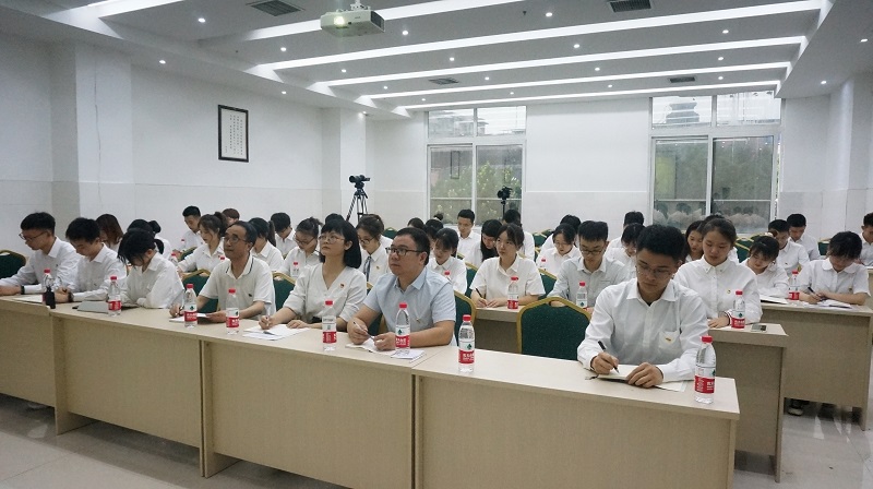 口腔医学系党总支开展“重温入党誓词，坚定与党同行”主题党课