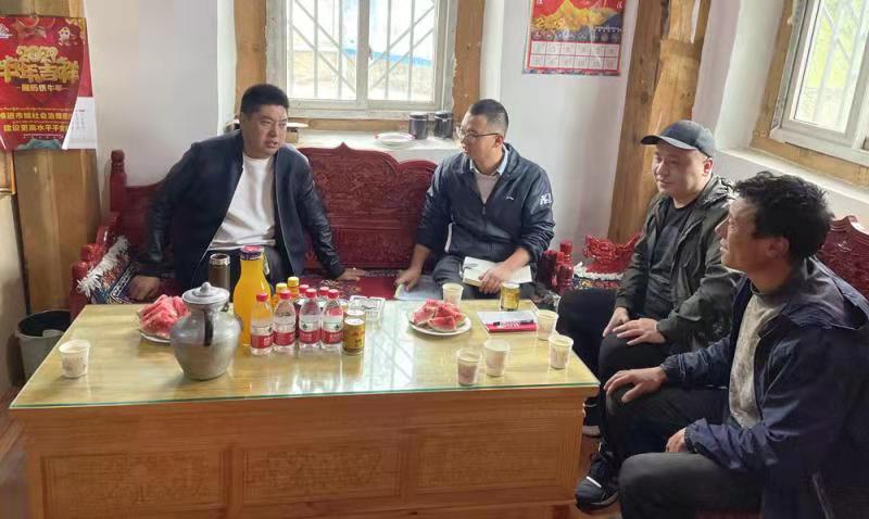 学校派驻稻城县乡村振兴干部开展深入基层走村入户调研工作