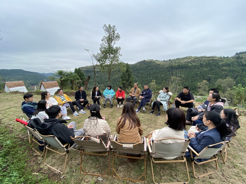 机关三工会小组赴西充县参观张澜故居