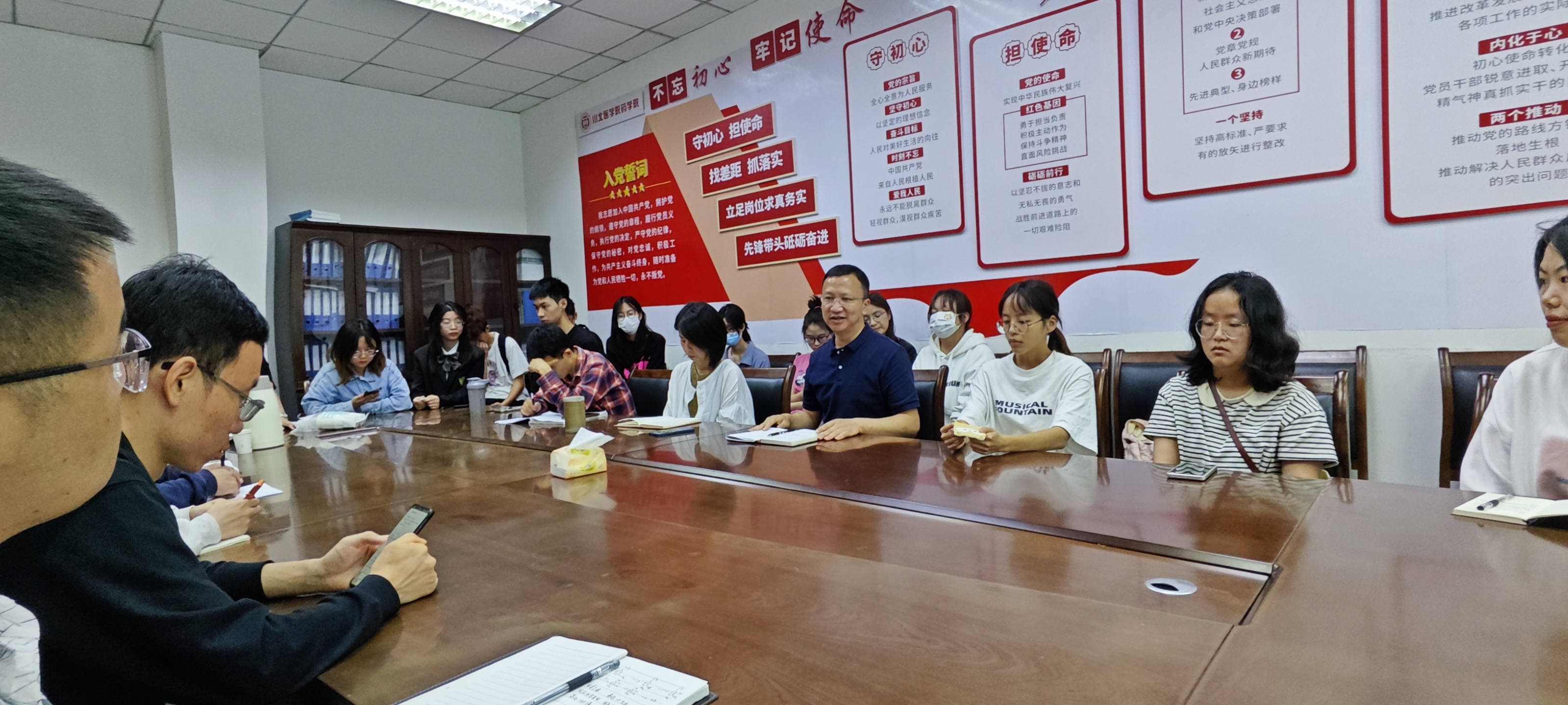 药学院召开2023学年春季学期学生代表座谈会