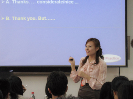 参加“外教社杯全国高校青年教师大学英语教学大赛四川赛区复赛”获得二等奖、三等奖教师风采