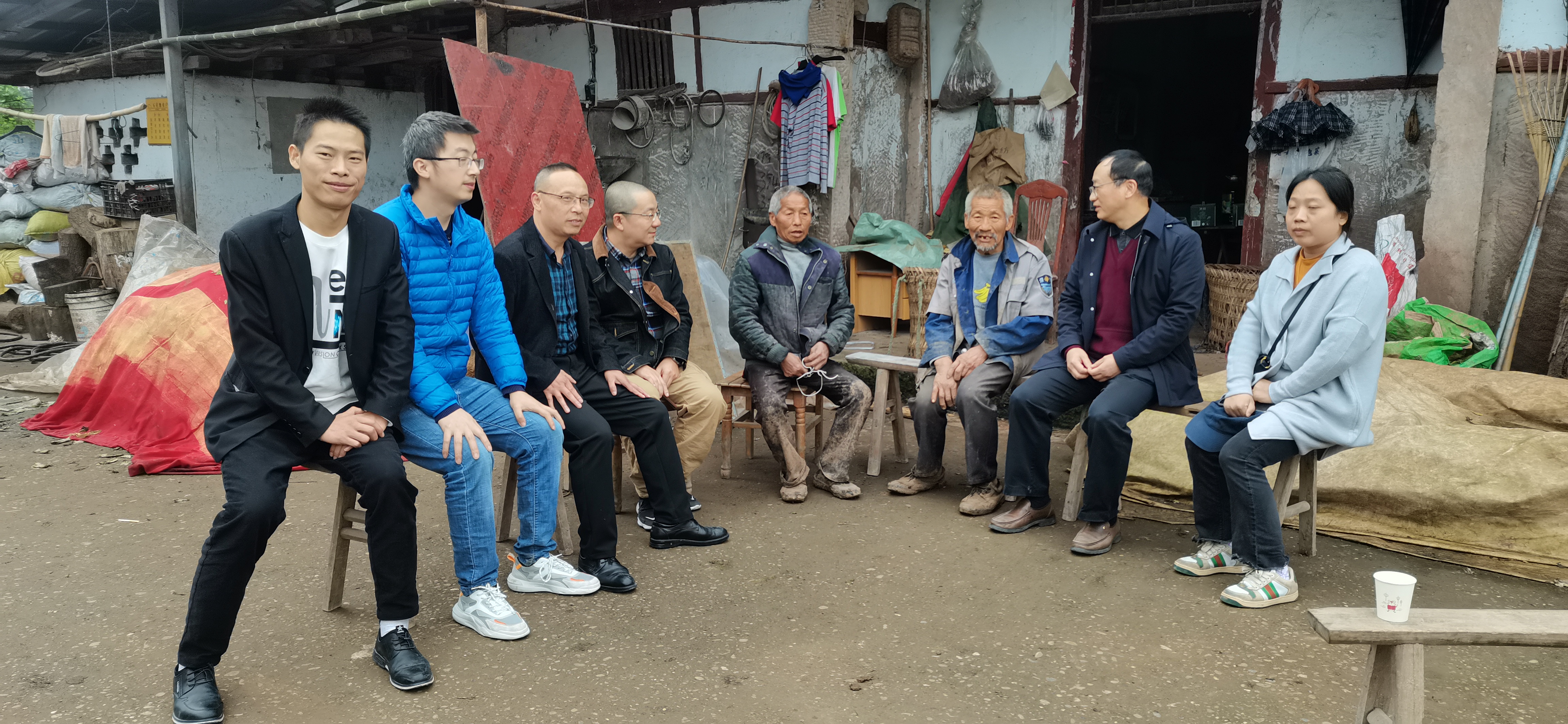 现代教育技术中心开展“送温暖献爱心·关爱老人”志愿服务活动