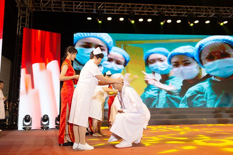 学校举办庆祝第110个国际护士节“承百年伟业 弘护理仁心”文艺晚会