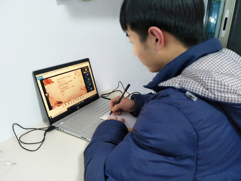 学习回信精神，绽放青春力量