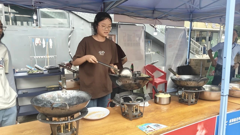 我校第三届美食文化节开幕