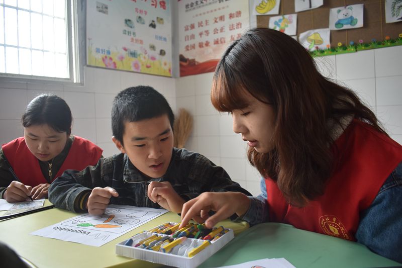 医学影像学院青风志愿服务队开展“青亲我心”志愿服务活动