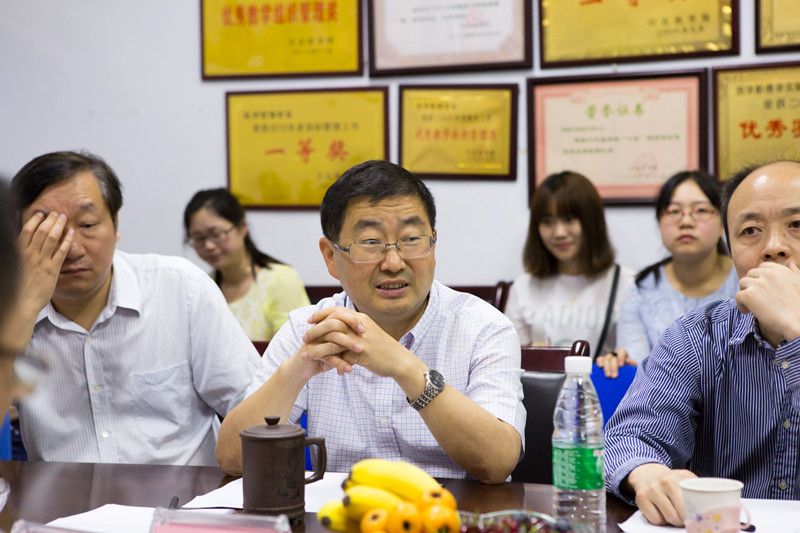 2014级肿瘤学硕士研究生学位论文答辩顺利完成