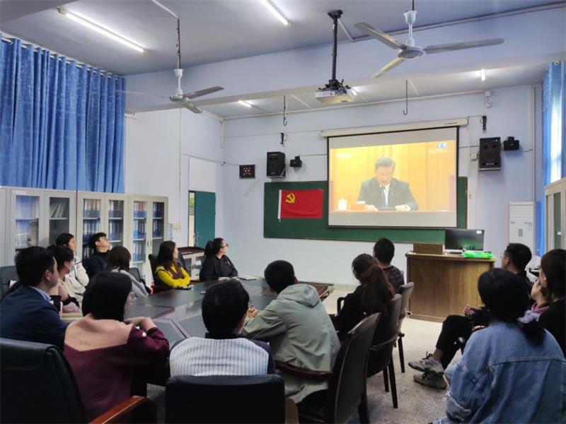 我校师生收看并热议纪念辛亥革命110周年大会
