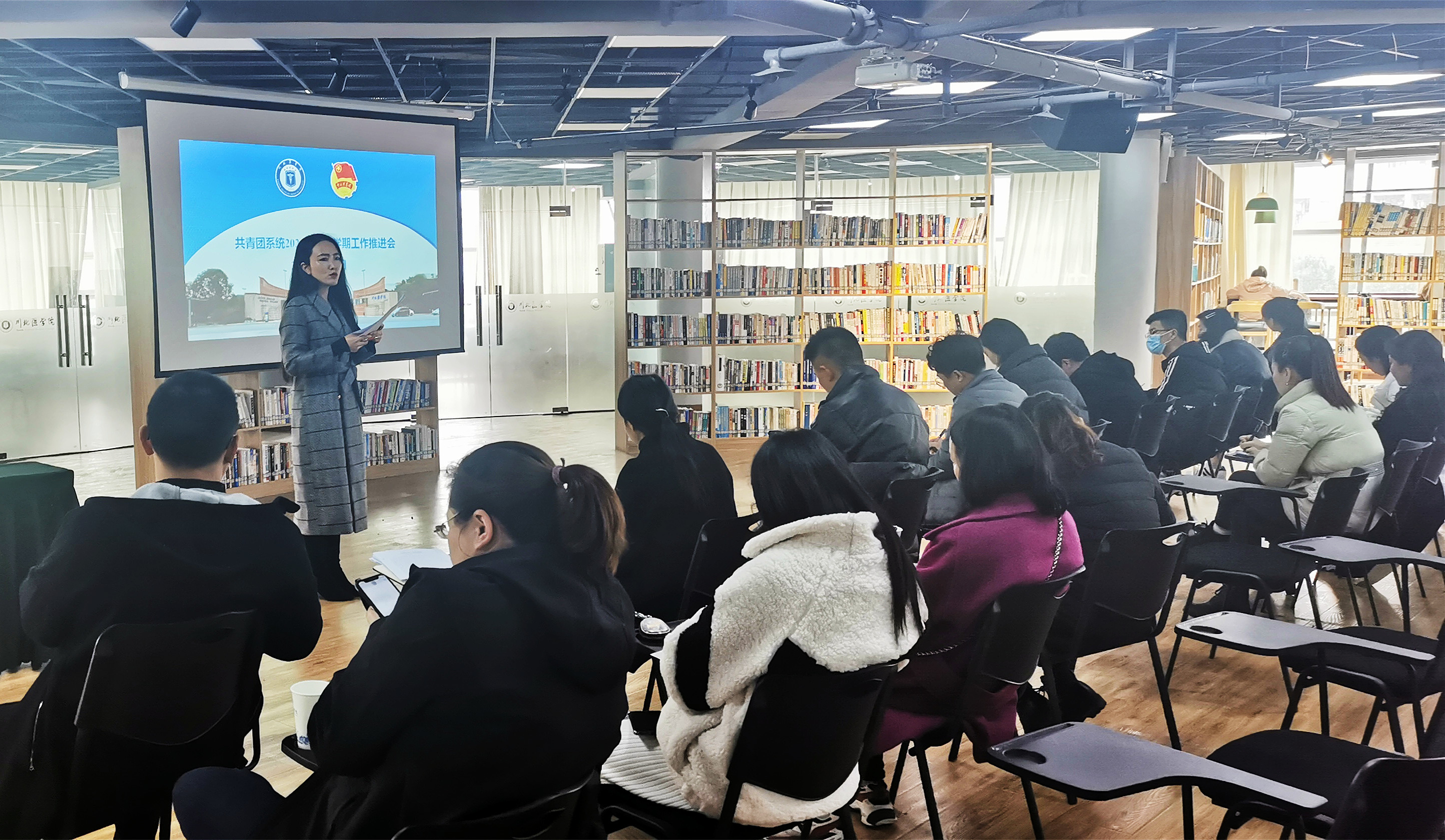 学校共青团召开了新学期工作推进会