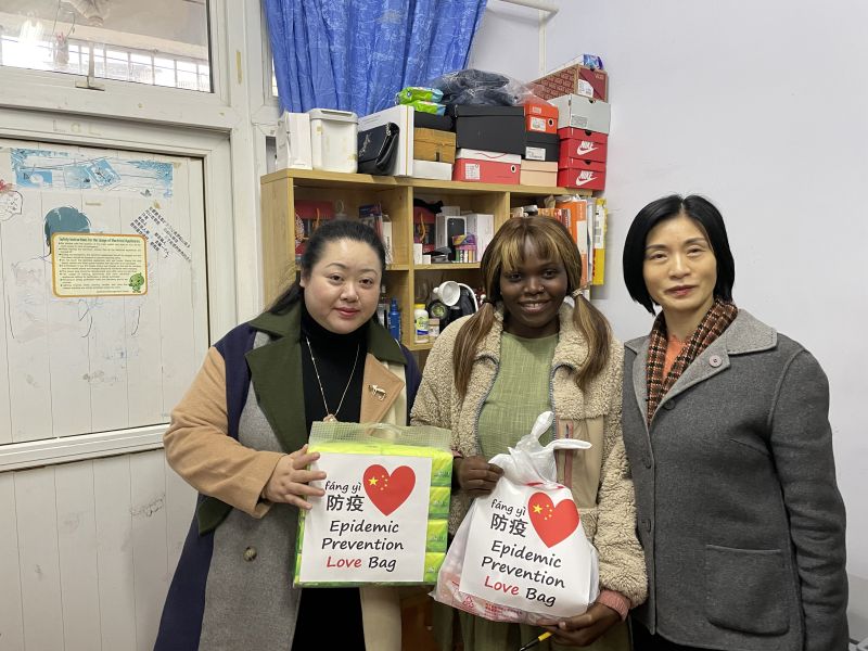 国际教育交流学院开展留学生及外籍教师抗“疫”慰问活动