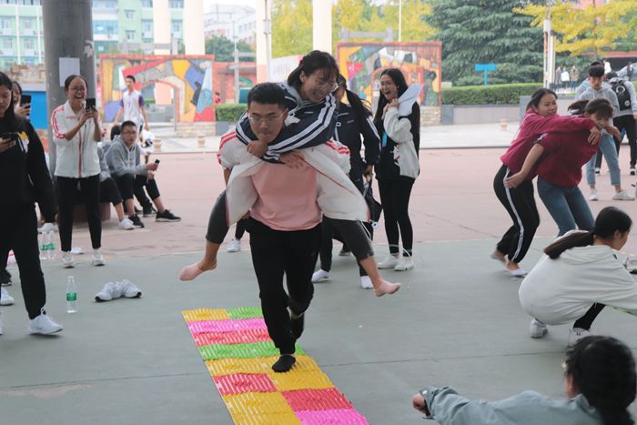 我院举办2018级新生趣味运动会