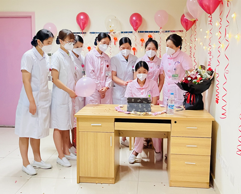 隔离衣当婚纱，这场“云婚礼”，太暖！