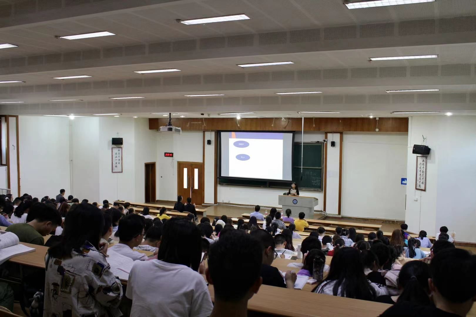 “5·25”大学生心理健康宣传教育系列讲座第二讲顺利开讲