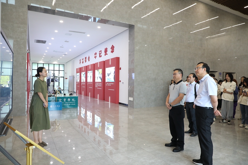 学校领导带队考察调研高校校区建设