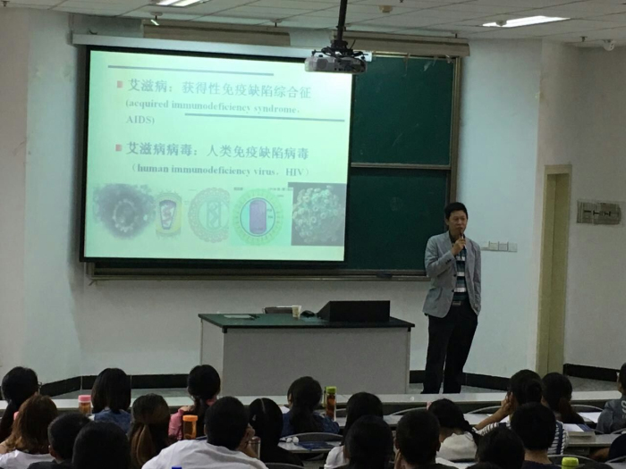 研究生处党总支在研究生新生中开展艾滋病知识讲座