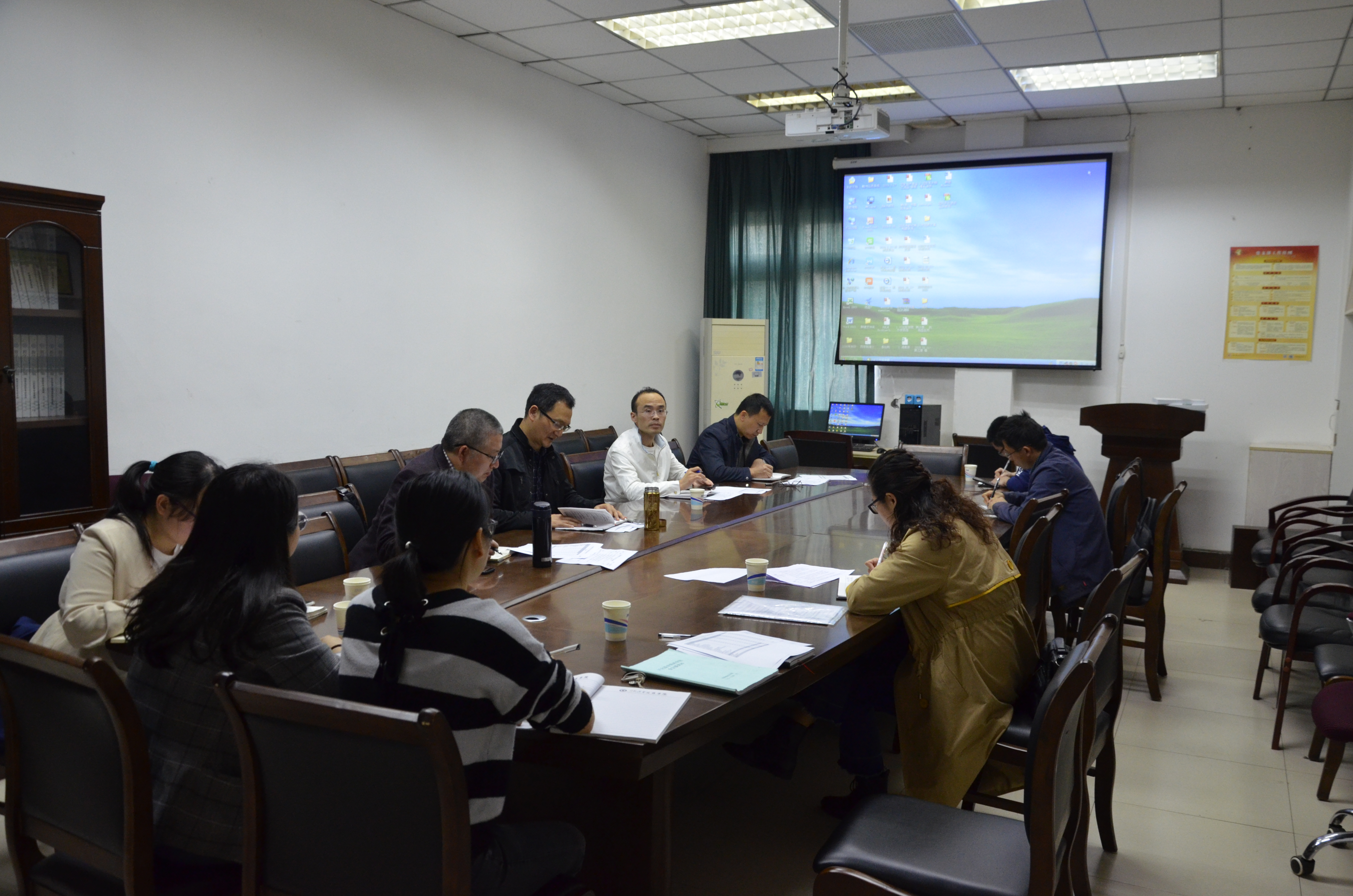 药学院召开会议传达学校“教学院系联系席会”会议精神