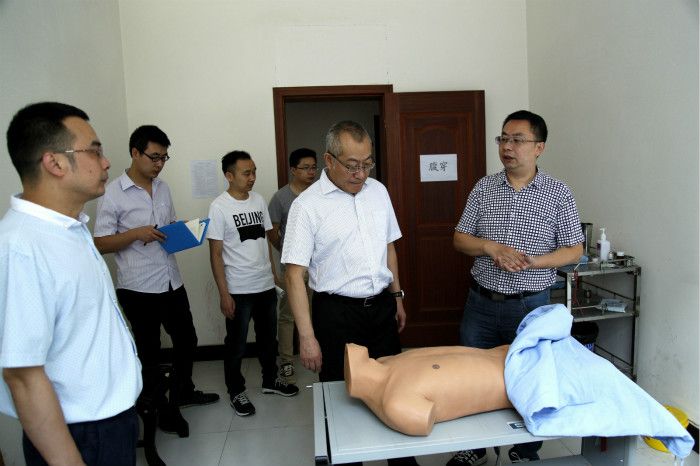 学校院长杜勇率队检查评估临床实践教学基地医院