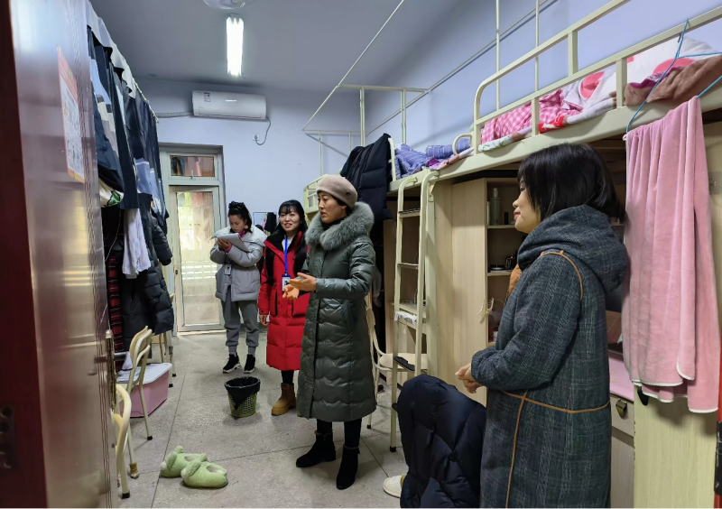 后勤管理处学生公寓管理中心开展寒假留校学生寝室安全卫生大检查