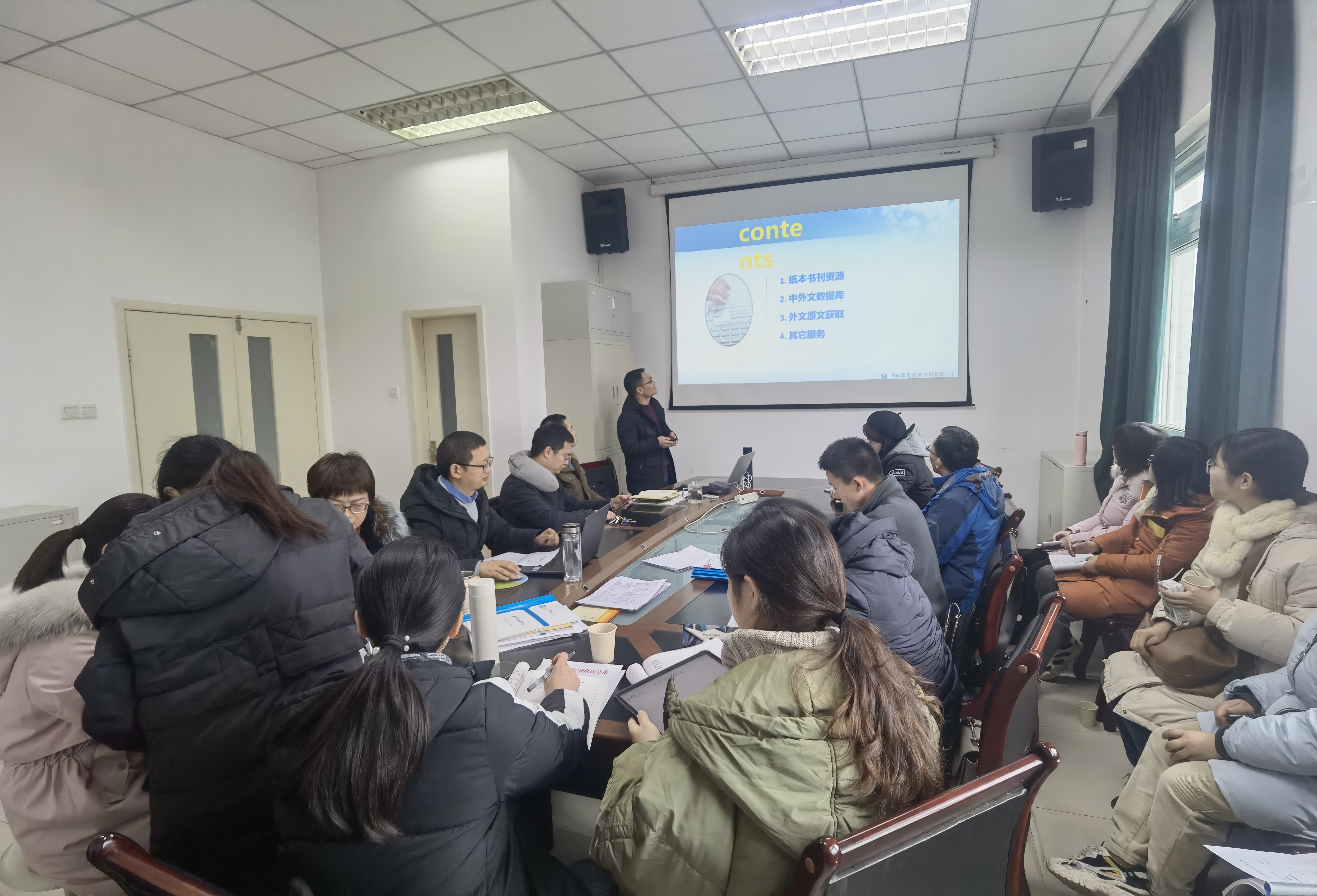 图书档案馆赴公共卫生学院开展“我为群众办实事”资源宣介活动