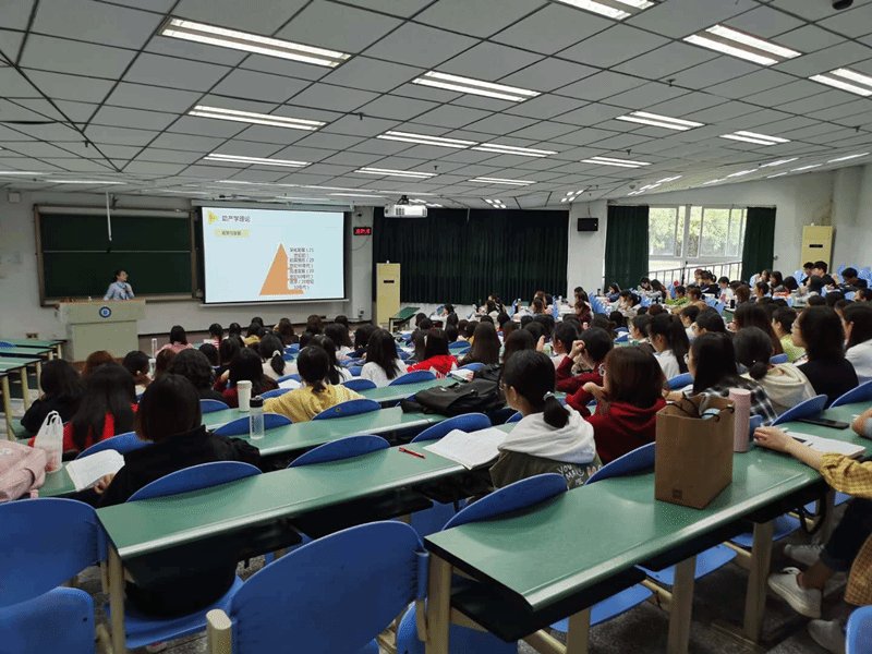 四川大学万里副教授到我校护理学院讲学