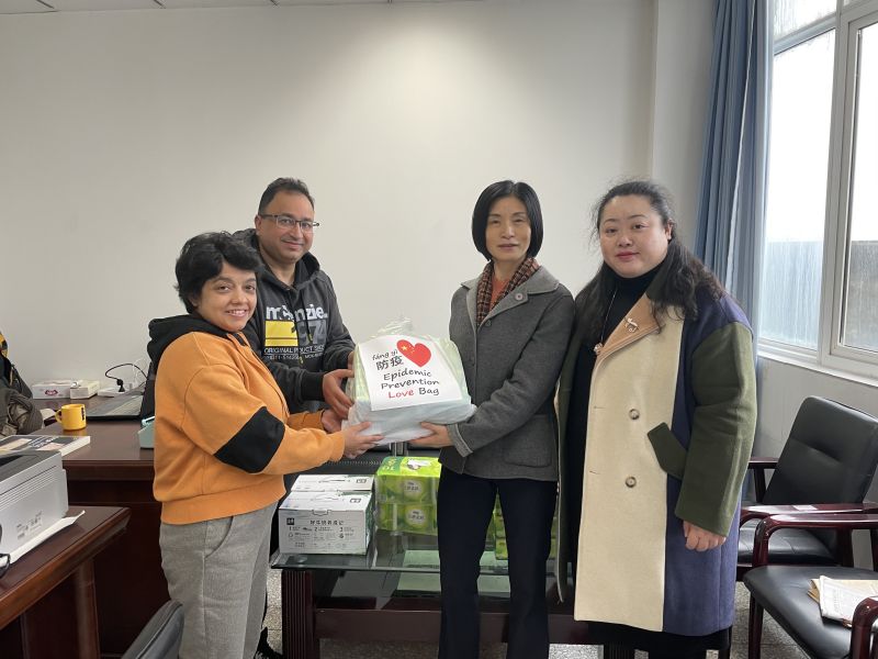 国际教育交流学院开展留学生及外籍教师抗“疫”慰问活动