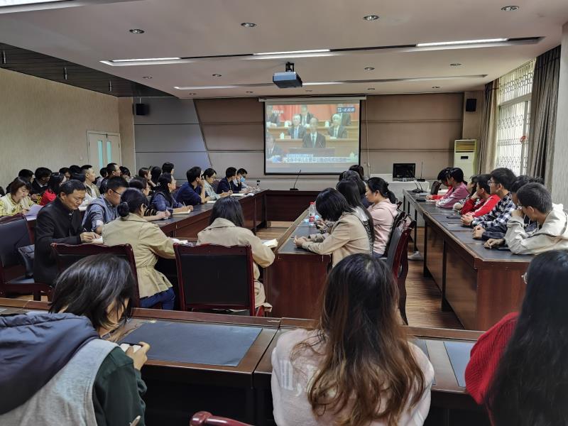 我校师生收看并热议纪念辛亥革命110周年大会