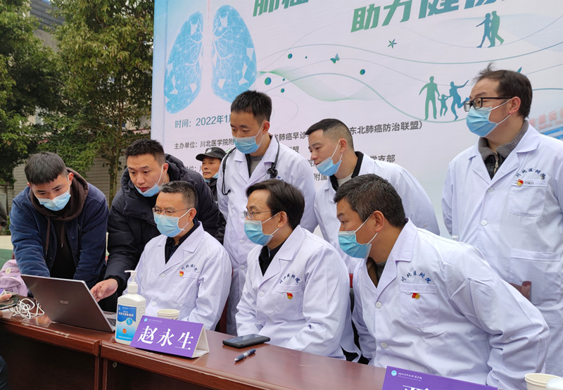 “移动CT机进基层、5G远程精准阅片” ——我校附属医院举行肺癌早筛义诊为民办实事