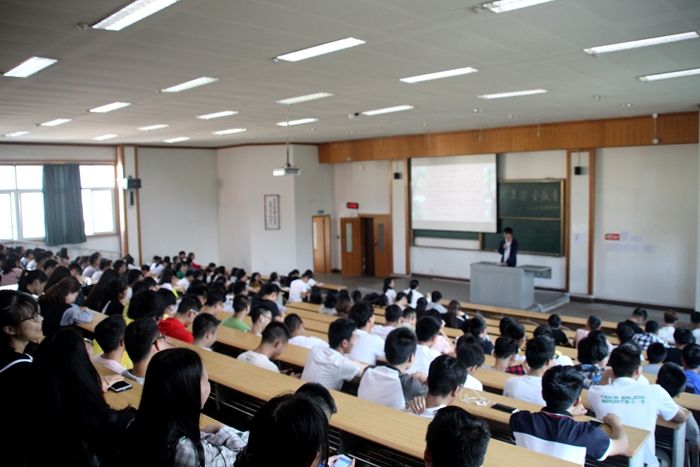 我院2017级影本合班开展“大学生人身安全教育”主题班会