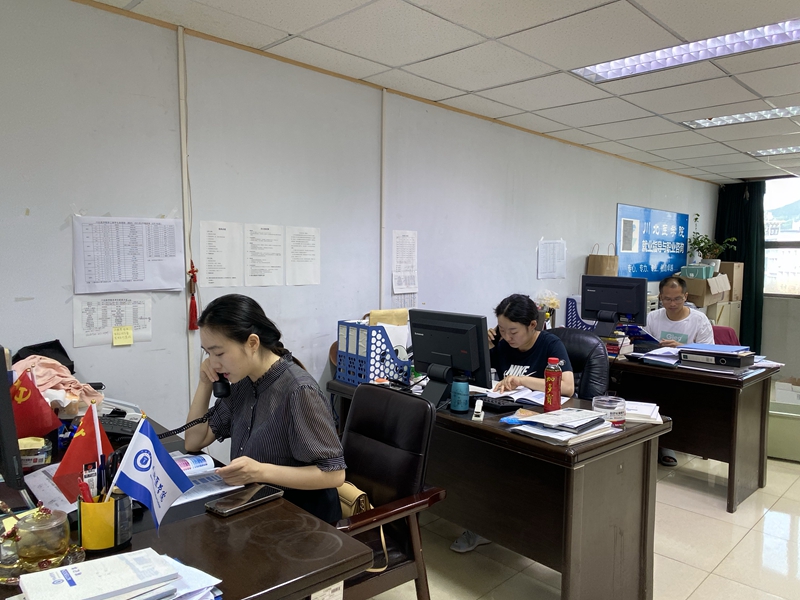 学校关怀慰问河南籍学子