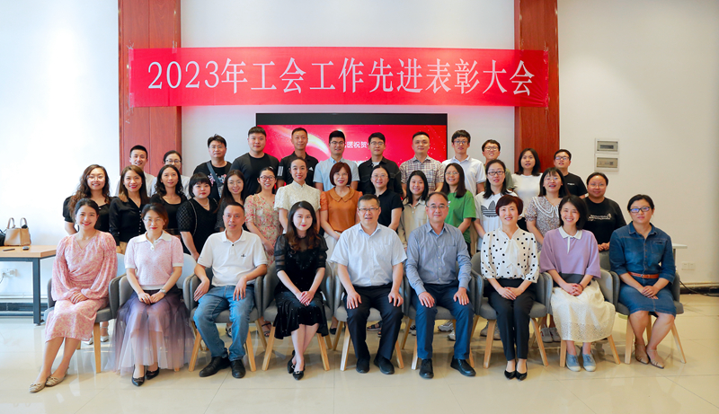 学校召开“川北医祝贺您”工会工作先进表彰座谈会