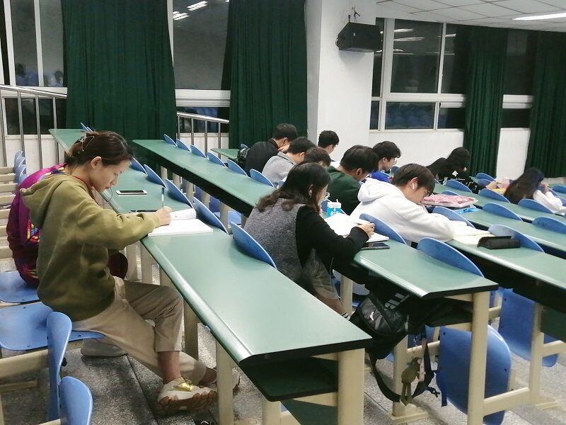 眼视光学系开设“移动教室”