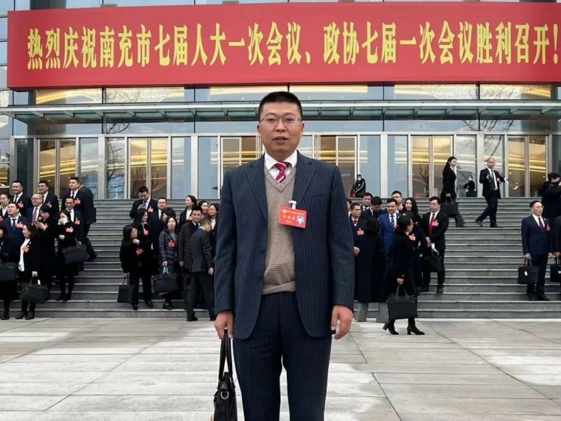 川北之星|刘正龙:用心教书育人 用情服务社会