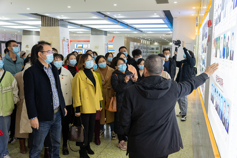 临床医学系党总支组织师生赴校史馆参观学习