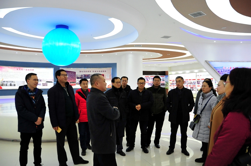 学校统战部组织党外人士赴南充创业小镇考察学习