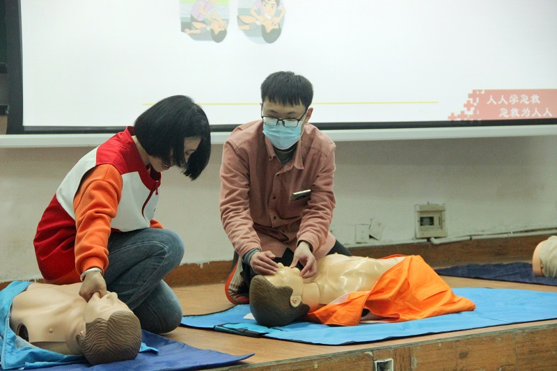 急救庇佑生灵,履行医者使命