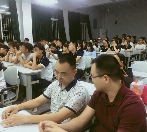 法医学系2017级新生第一次班会顺利结束