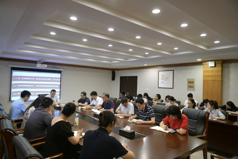 校领导讲授主题教育专题党课