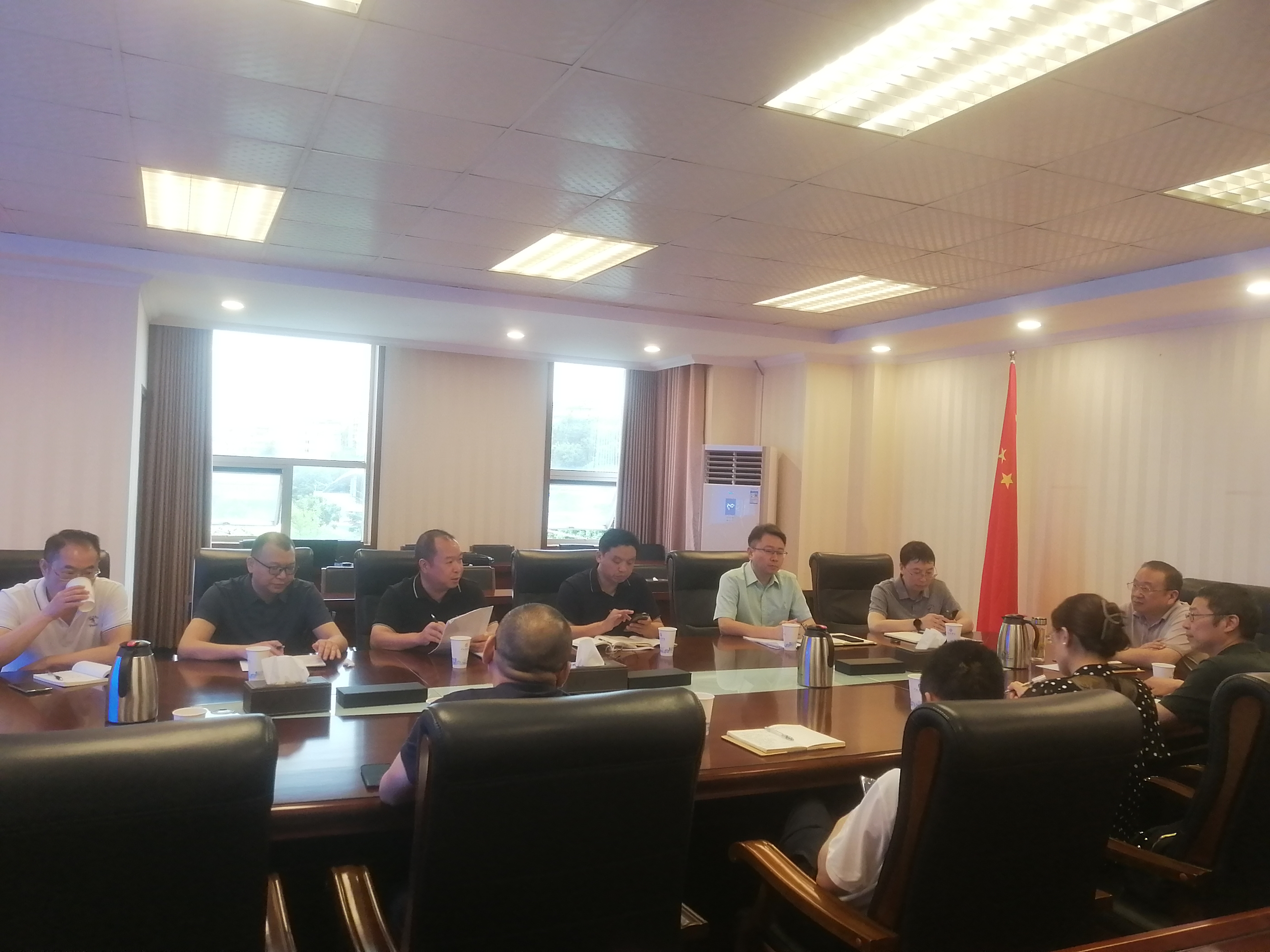 张波召开分管部门和院系2024年上半年工作总结会